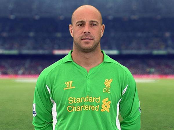 Thủ môn Pepe Reina