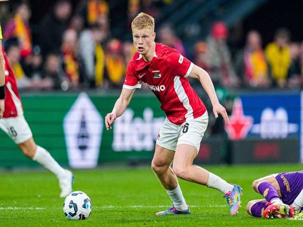 Phong cách chơi bóng của Kees Smit