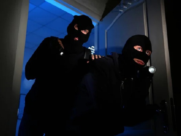 Giải mã bí ẩn nằm mơ thấy 2 thằng ăn trộm là điềm gì?