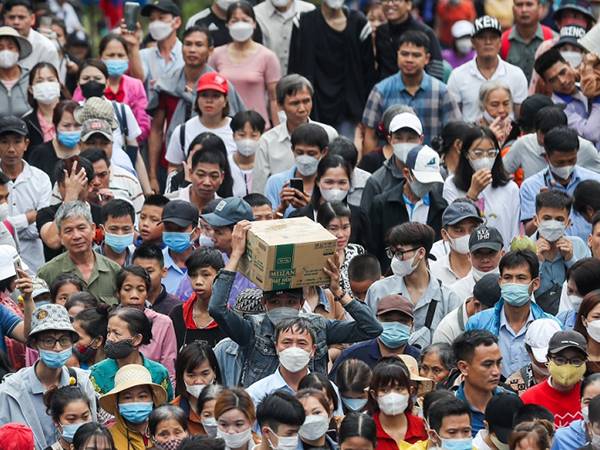 Nằm mơ thấy đông người mang đến thông điệp gì?