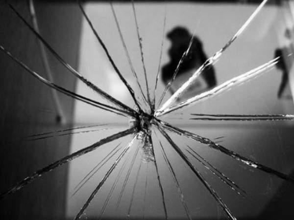 Nằm mơ thấy gương vỡ là điềm gì khiến nhiều người lo lắng?