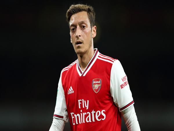 cầu thủ kiến tạo Mesut Özil