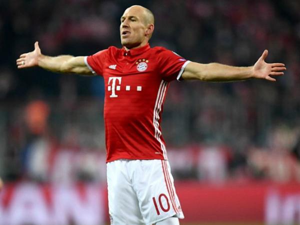 Tiền vệ cánh phải: Arjen Robben