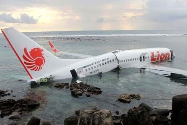 Sự thật bất ngờ: Nằm mơ thấy máy bay rơi là điềm gì?