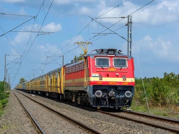 Giải mã nằm mơ thấy tàu hỏa đánh con gì, số mấy may mắn?